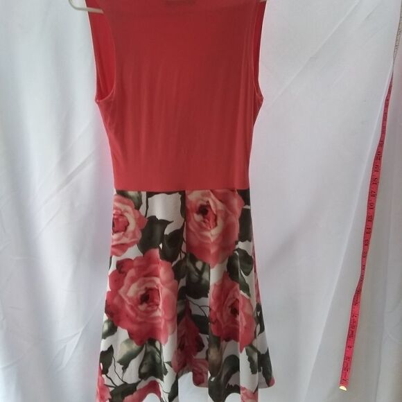 Hailey:23 dress  - Picture 2 of 4